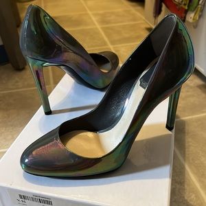 Christian Dior round toe iridescent pumps size 35 1/2
